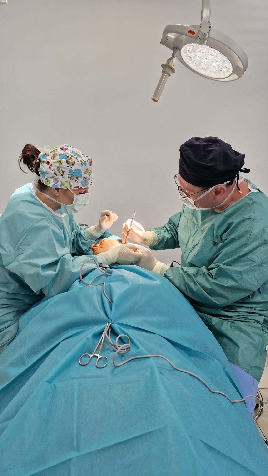 Plastická operace uší - týmová práce, nejlepší plastika v Brně