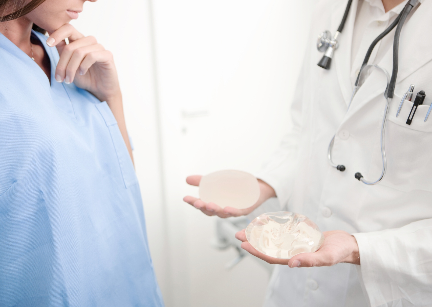 Jak vypadají prsa po vyjmutí prsních implantátů